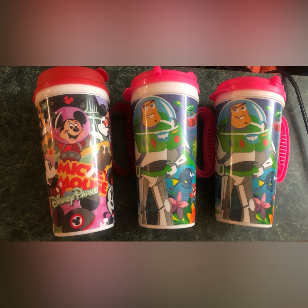 Disney Whirley DrinkWorks Red and White Mug 3 cups
